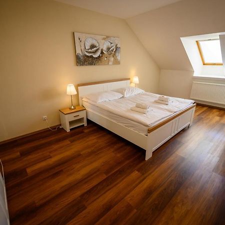 Apartman U Krale - 2 Jicin Bagian luar foto