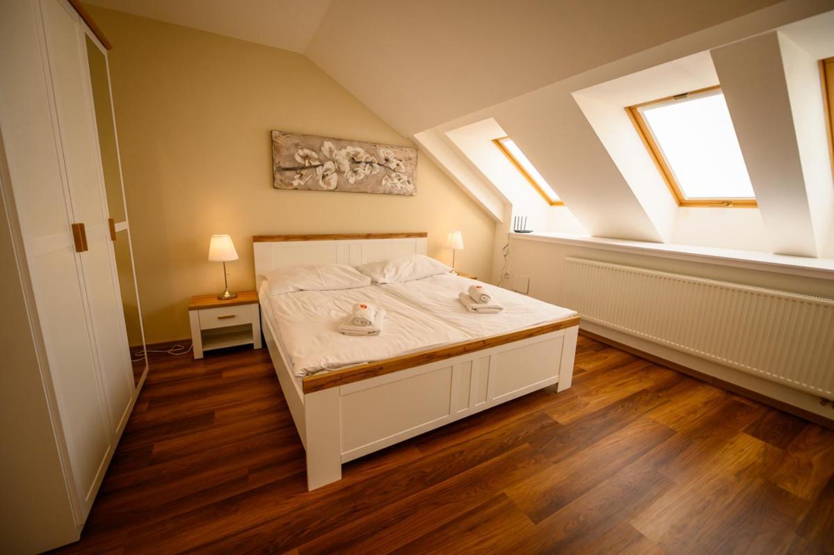 Apartman U Krale - 2 Jicin Bagian luar foto