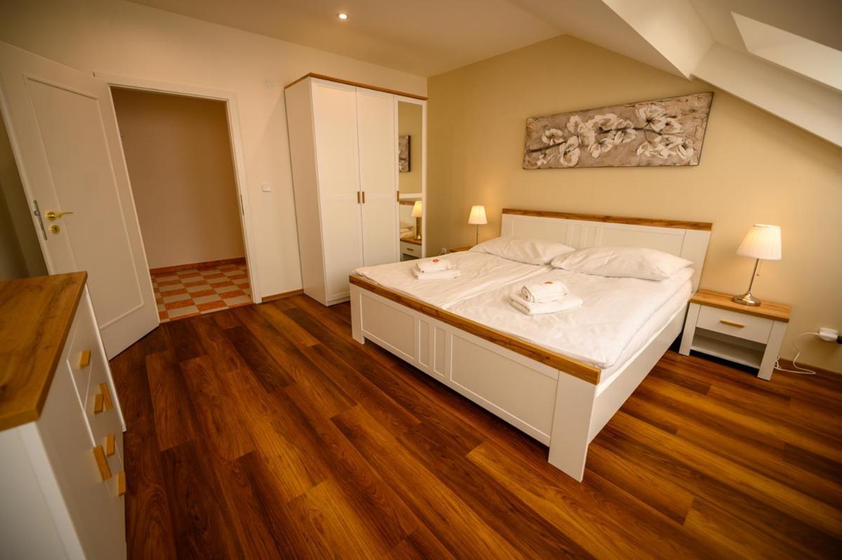 Apartman U Krale - 2 Jicin Bagian luar foto