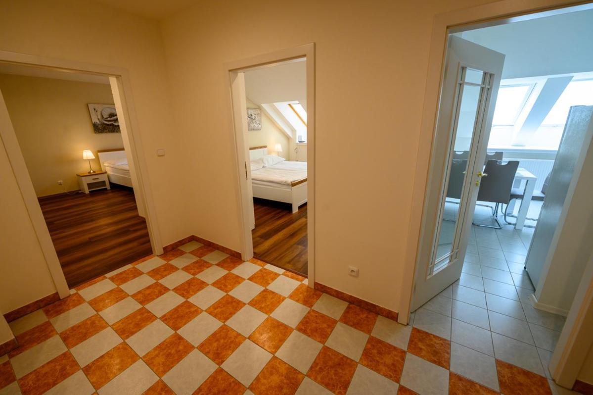 Apartman U Krale - 2 Jicin Bagian luar foto