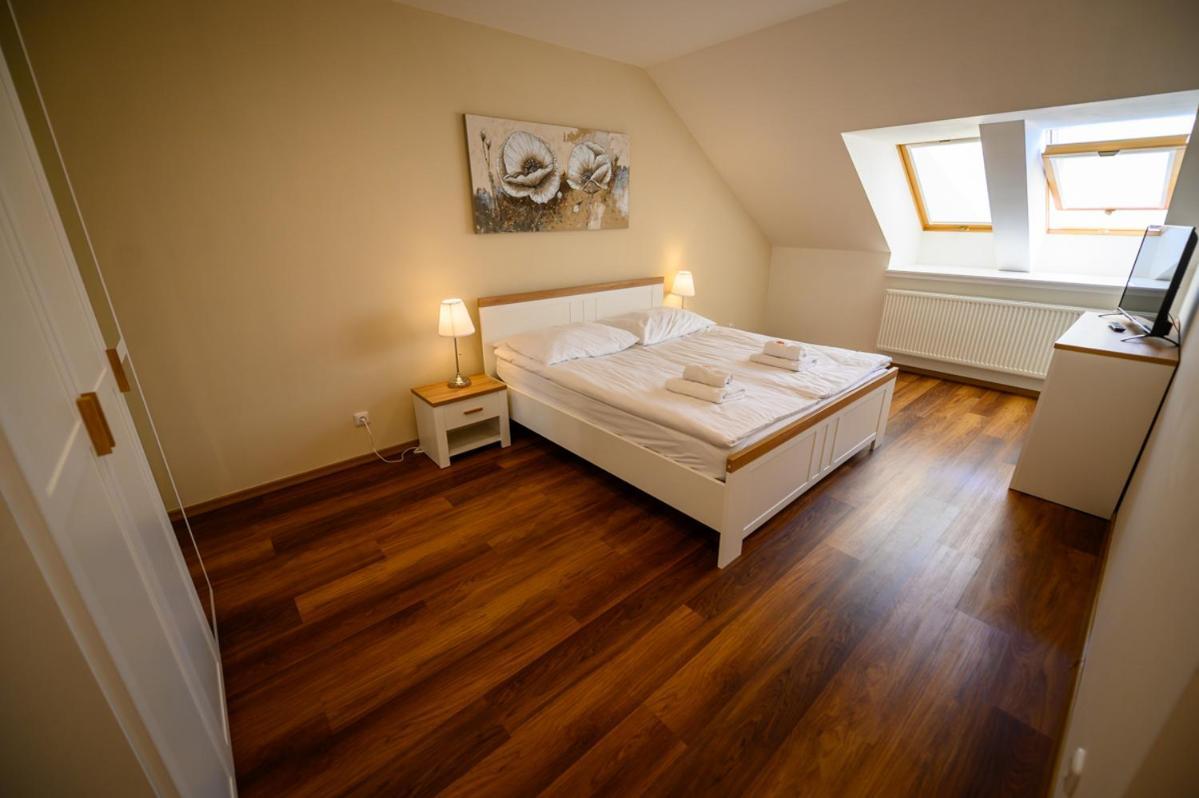 Apartman U Krale - 2 Jicin Bagian luar foto