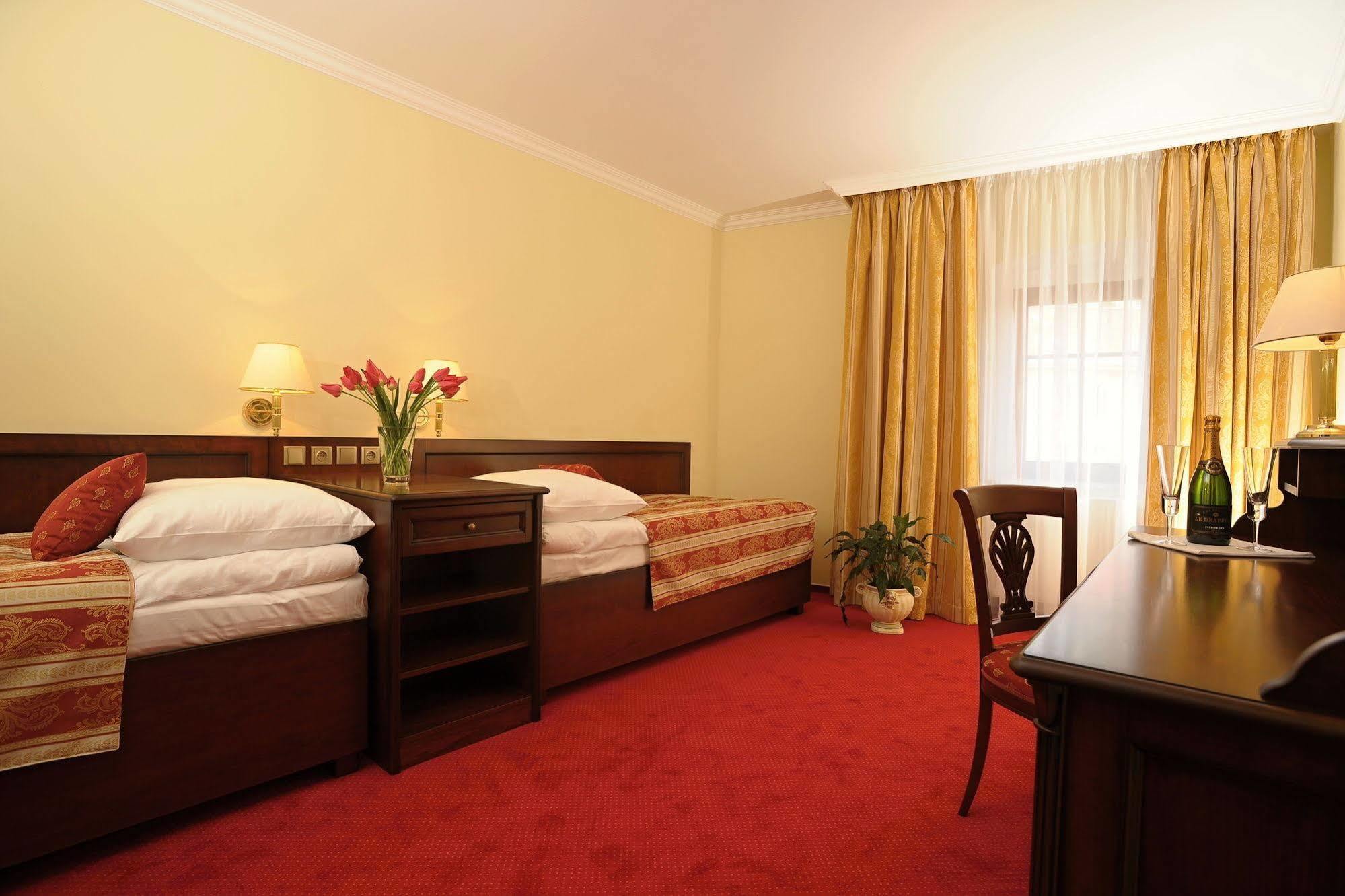 Apartman U Krale - 2 Jicin Bagian luar foto