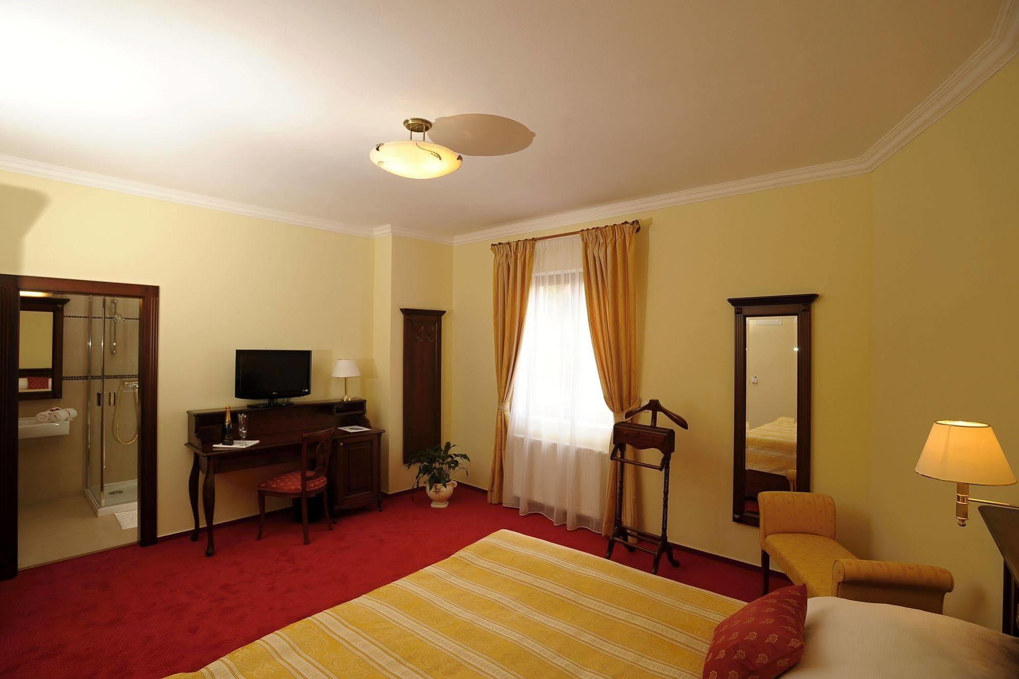 Apartman U Krale - 2 Jicin Bagian luar foto