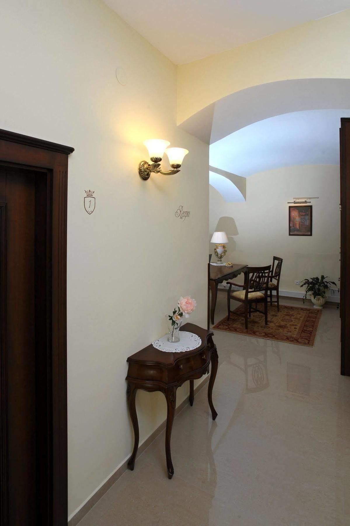 Apartman U Krale - 2 Jicin Bagian luar foto